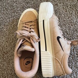 Women’s Nike Court Legacy Lift